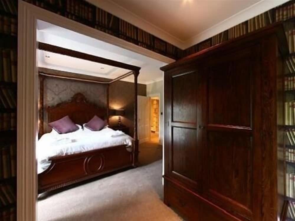 Mitton Hall 7/50