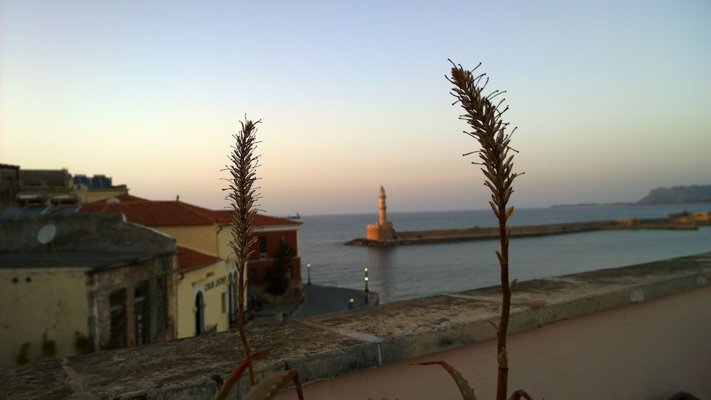 Amphora Hotel 39/50