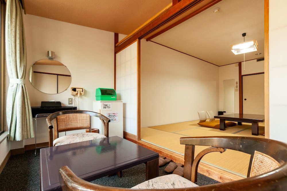 KIKUCHI GRAND HOTEL 26/27