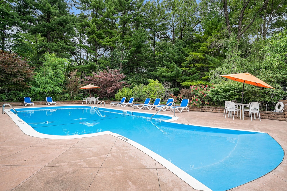 Howard Johnson by Wyndham Traverse City 25/47