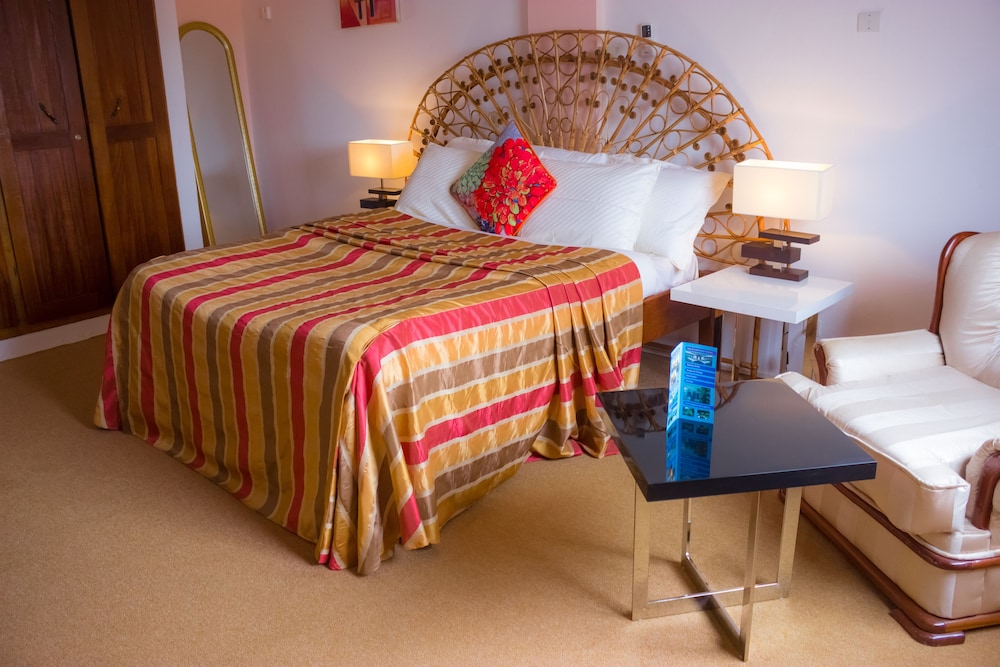 HOTEL AZUR 7/22