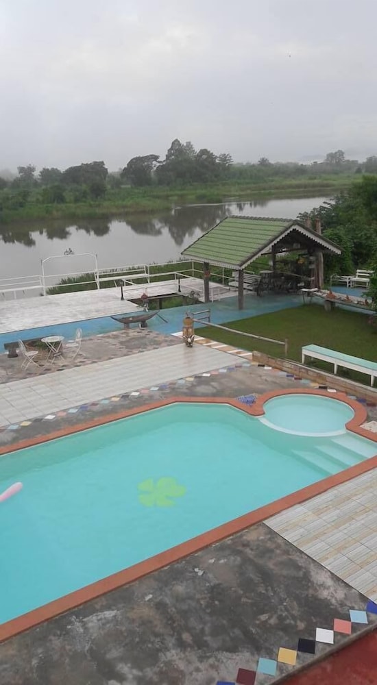 Scenic Riverside Resort 24/50