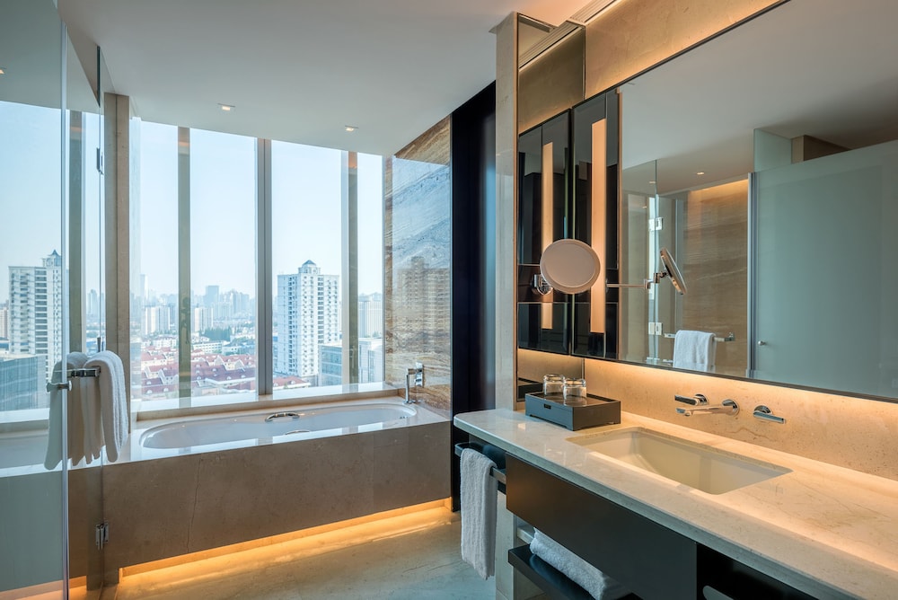 Hyatt Regency Shanghai Global Harbor 73/75