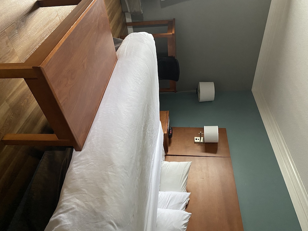 Econo Lodge At The Falls North 22/42