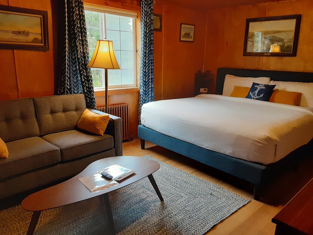 Anchor Inn Resort 15/50