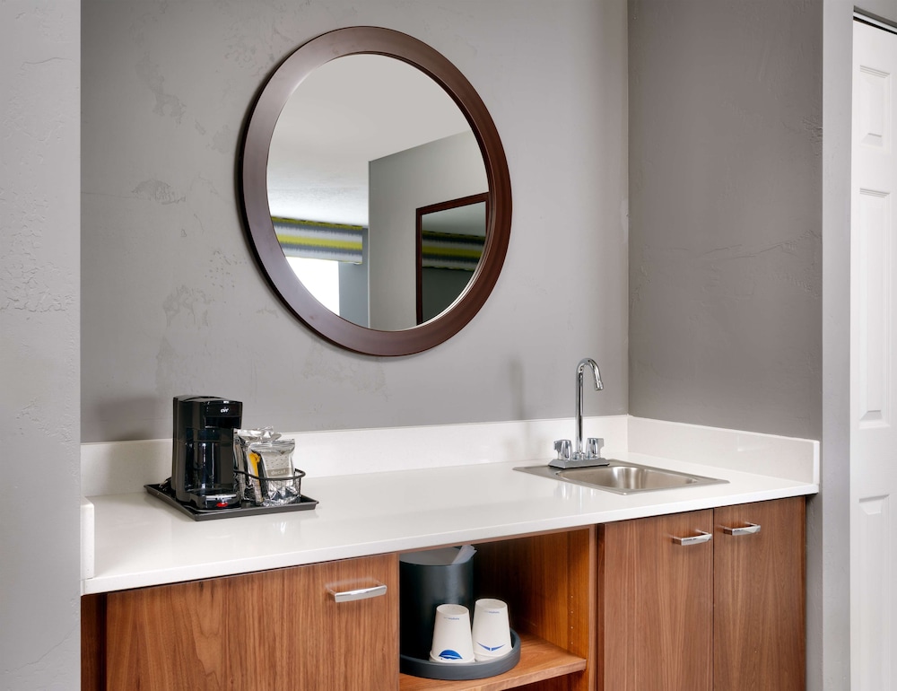 Hampton Inn & Suites Salt Lake City Arpt photo2
