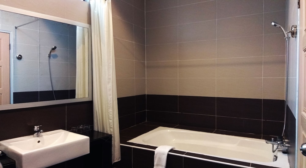 Family, 1 Double and 1 Single Bed, Sunday Near Gerbang Malam Ipoh Formerly Seemsoon 3/3