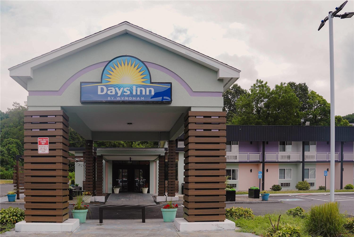 Days Inn by Wyndham Southington 2/25