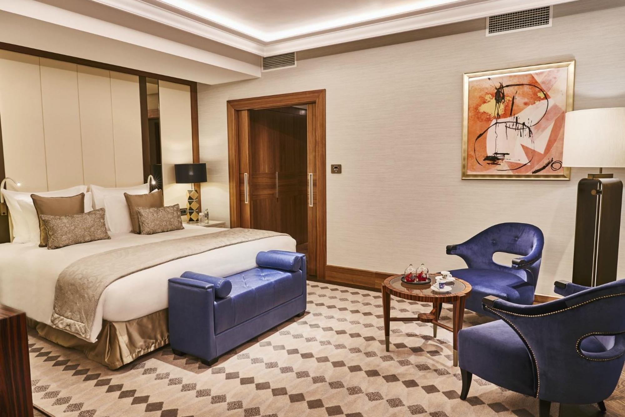 Diplomat, Suite, King Bed