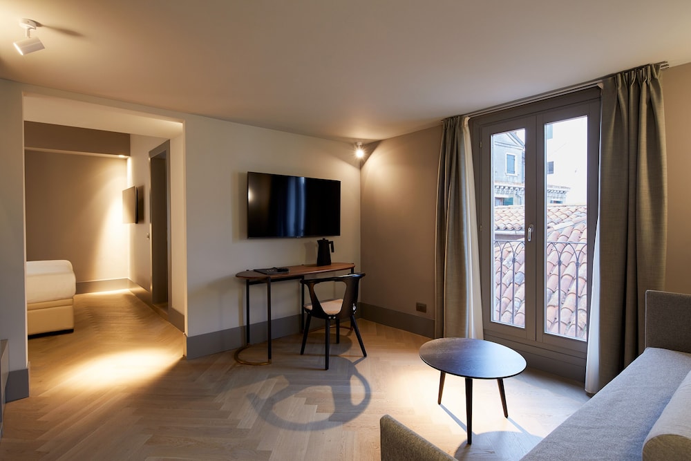 Hotel Dei Dragomanni 33/50