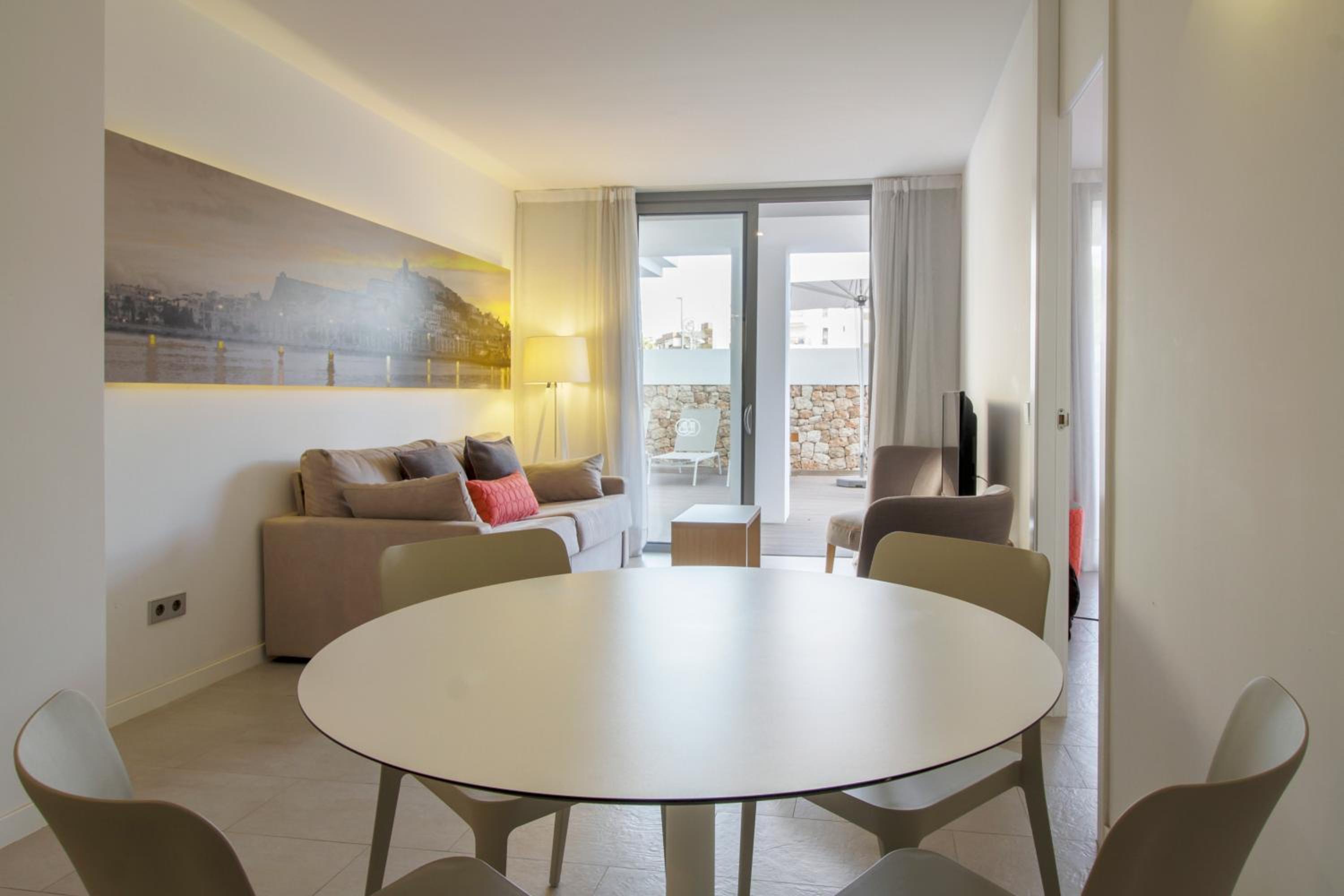 Apartamentos B-Llobet Sun & Confort 36/50