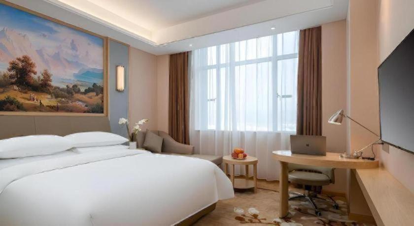 Vienna Hotel (Qujing Railway Station) 25/46