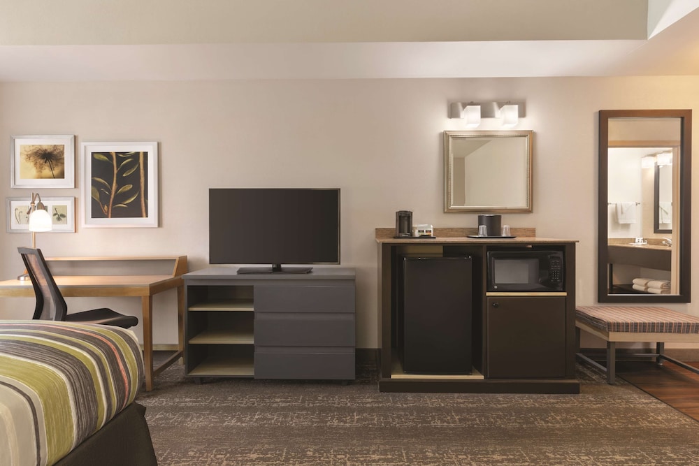 Country Inn and Suites By Radisson, Hagerstown, MD 7/39