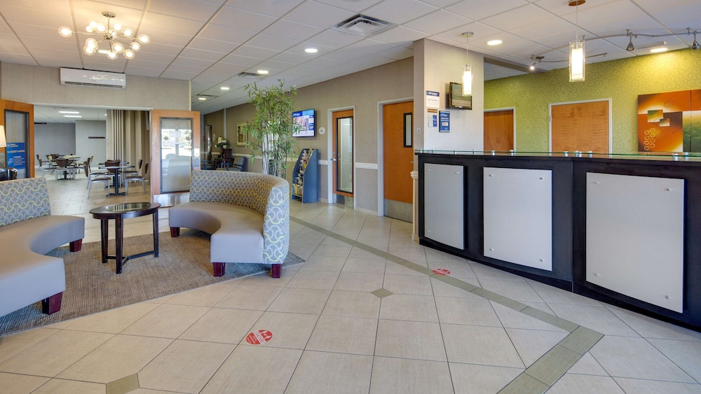 Lobby at Best Western Plus Brunswick Inn & Suites, BRUNSWICK - GA