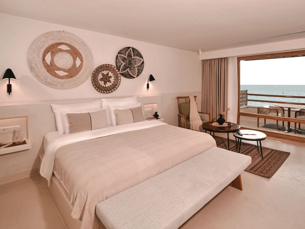 SUPERIOR, SEA VIEW