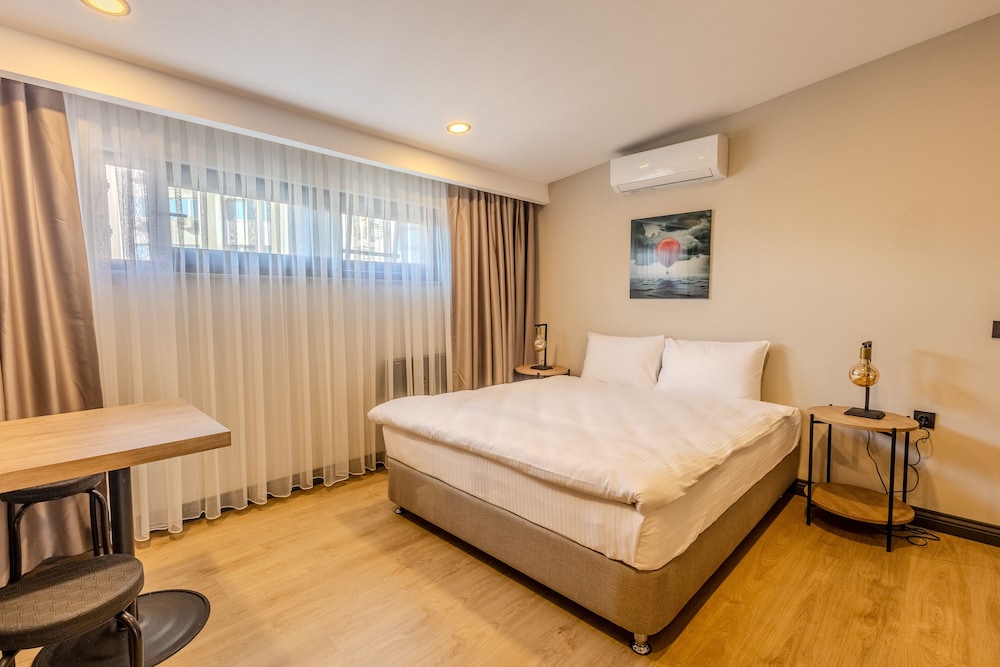 Leliko Suites 8/30