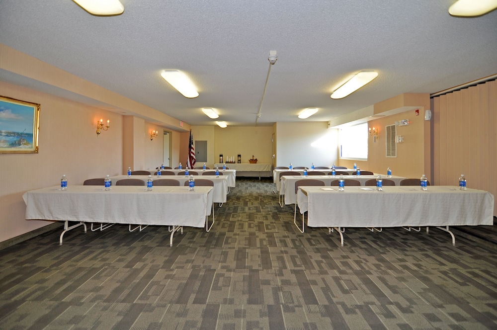 Gold Leaf Hotel of Dewey-Rehoboth Beach 43/47