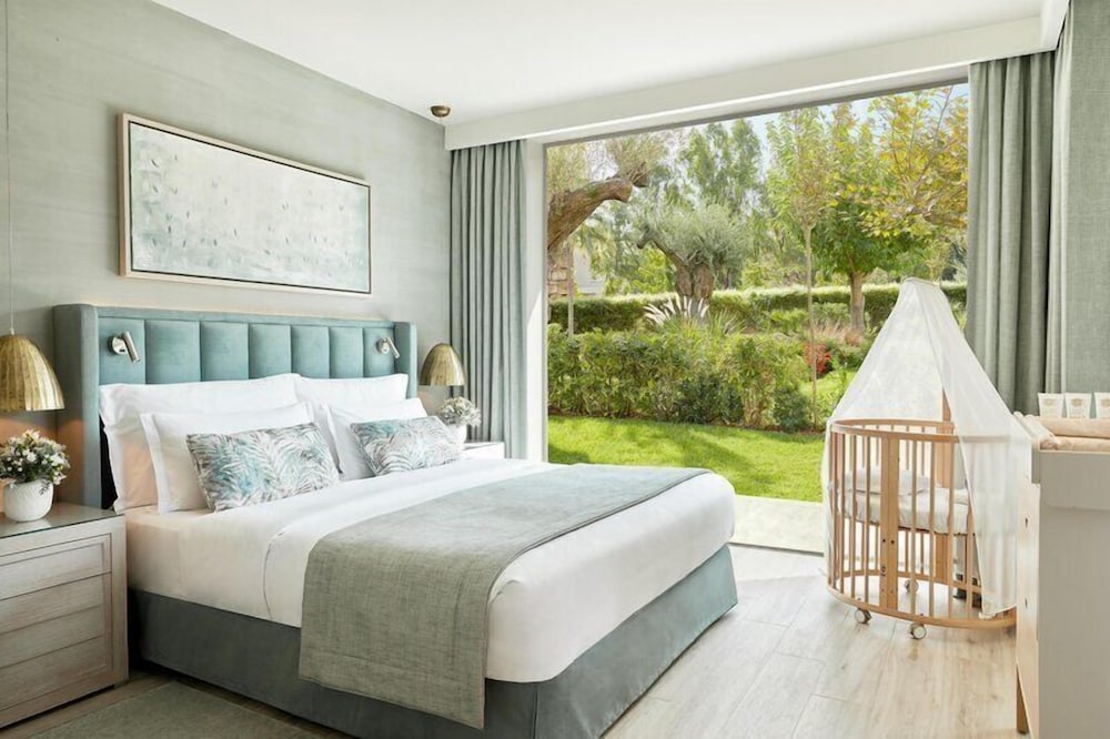 1 Bedroom, Suite, Queen Bed, Garden View, Private Garden