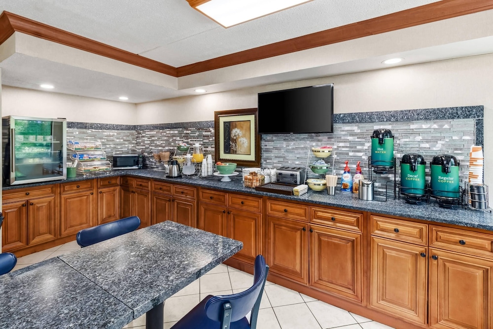 Quality Inn & Suites Gibsonia - Pittsburgh North PA 50/68
