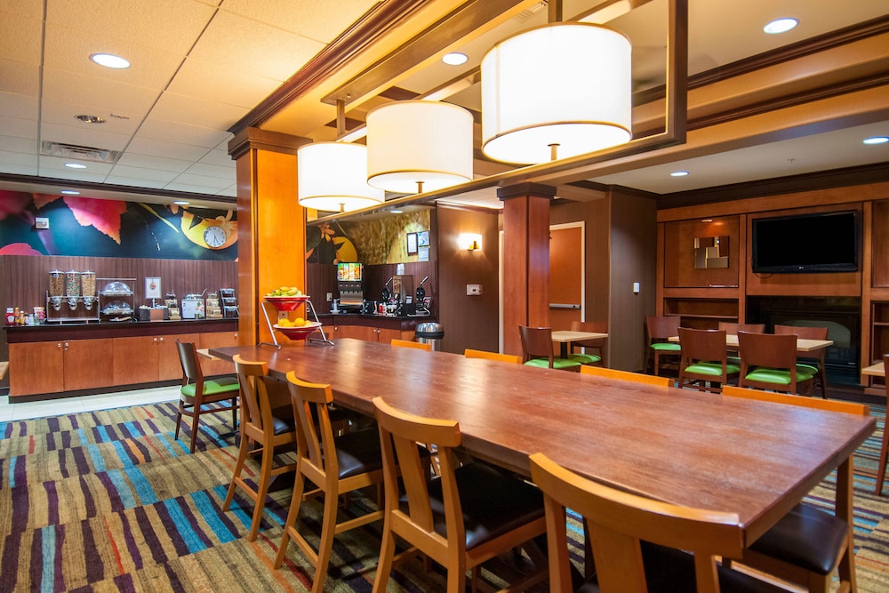 Fairfield Inn And Suites San Antonio North Stone Oak 33/43