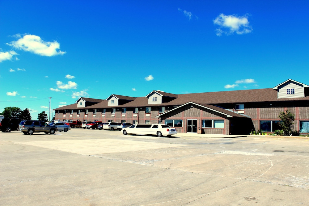 Super 8 by Wyndham Missouri Valley 27/34