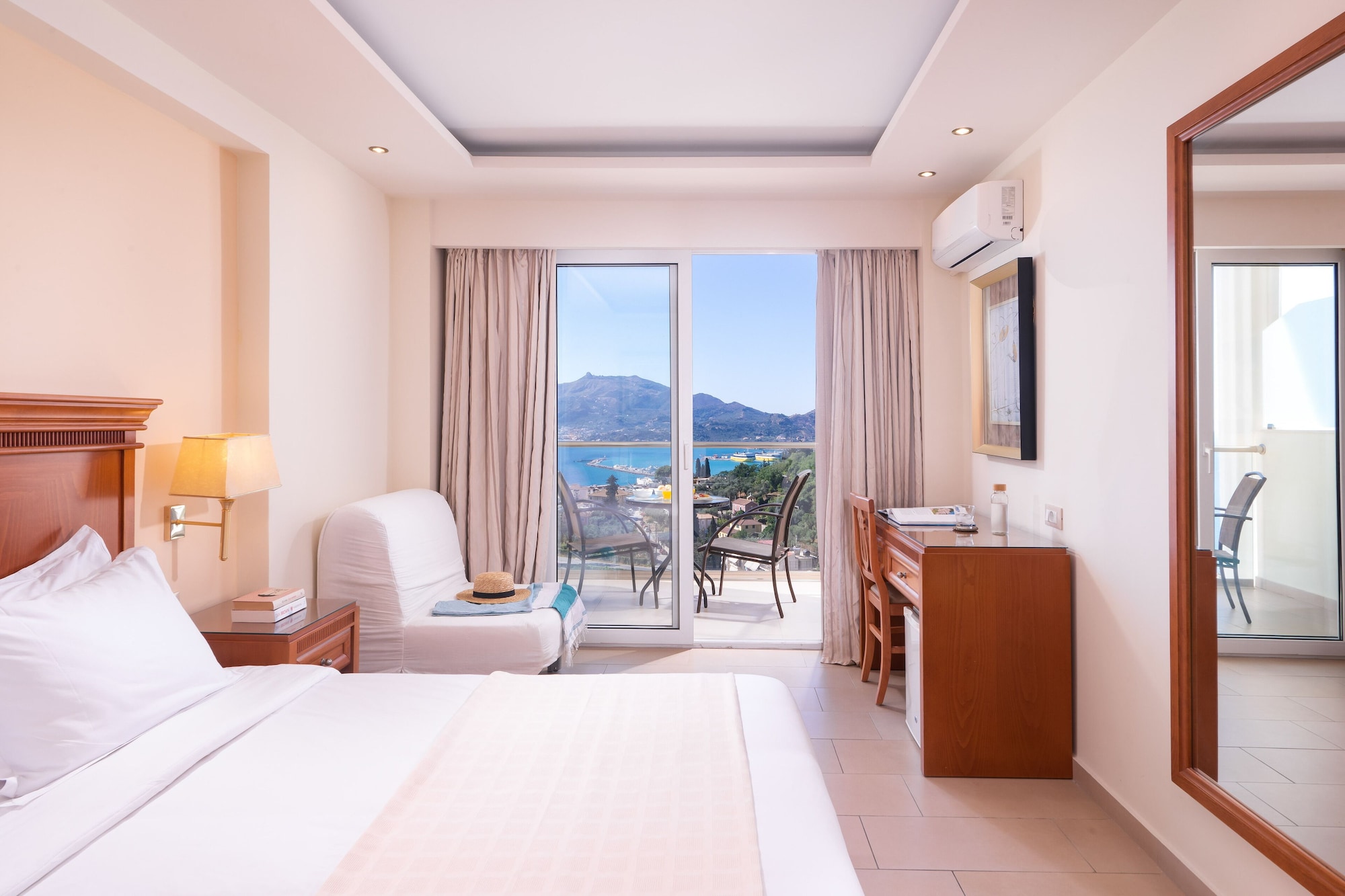 DELUXE, SEA VIEW
