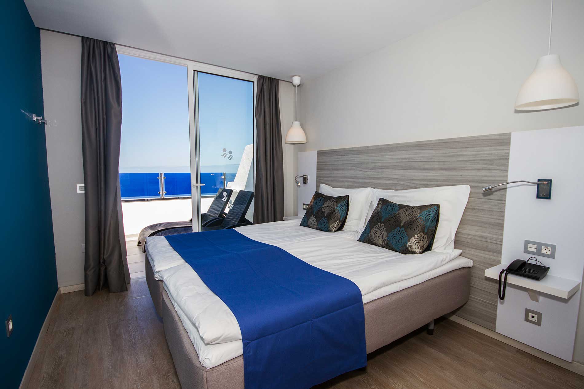 FAMILY SUITE, PARTIAL SEA VIEW