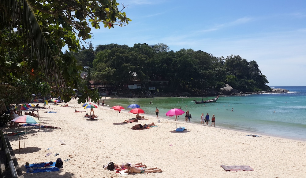 Kata Beachwalk Hotel And Bungalows 68/74