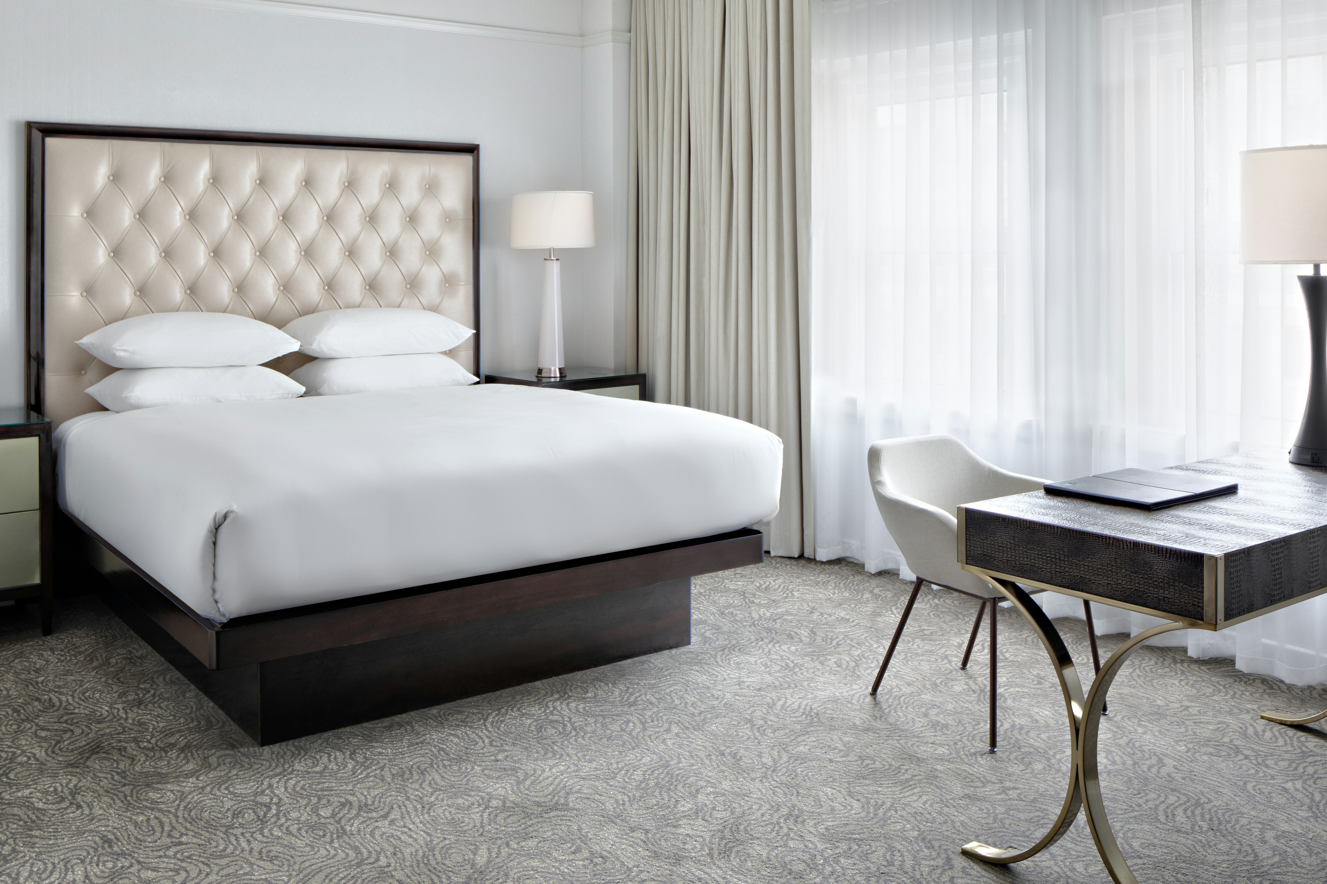 ROOM, KING BED