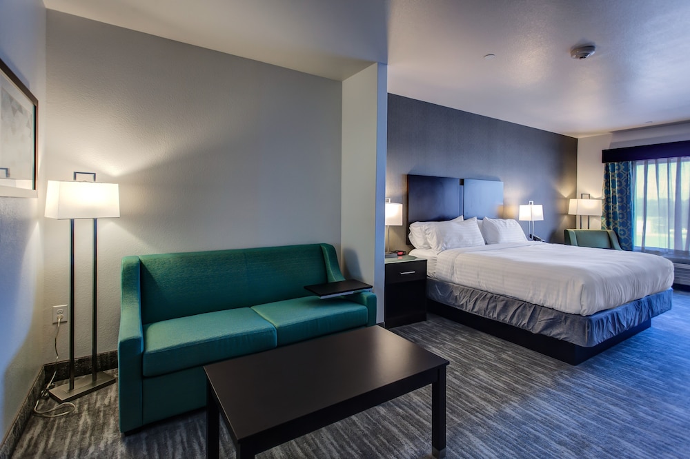 Holiday Inn Express & Suites Gatesville N. Ft Hood 13/65