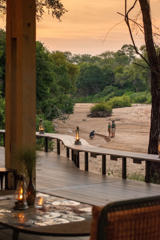 Thornybush Saseka Tented Camp 48/50