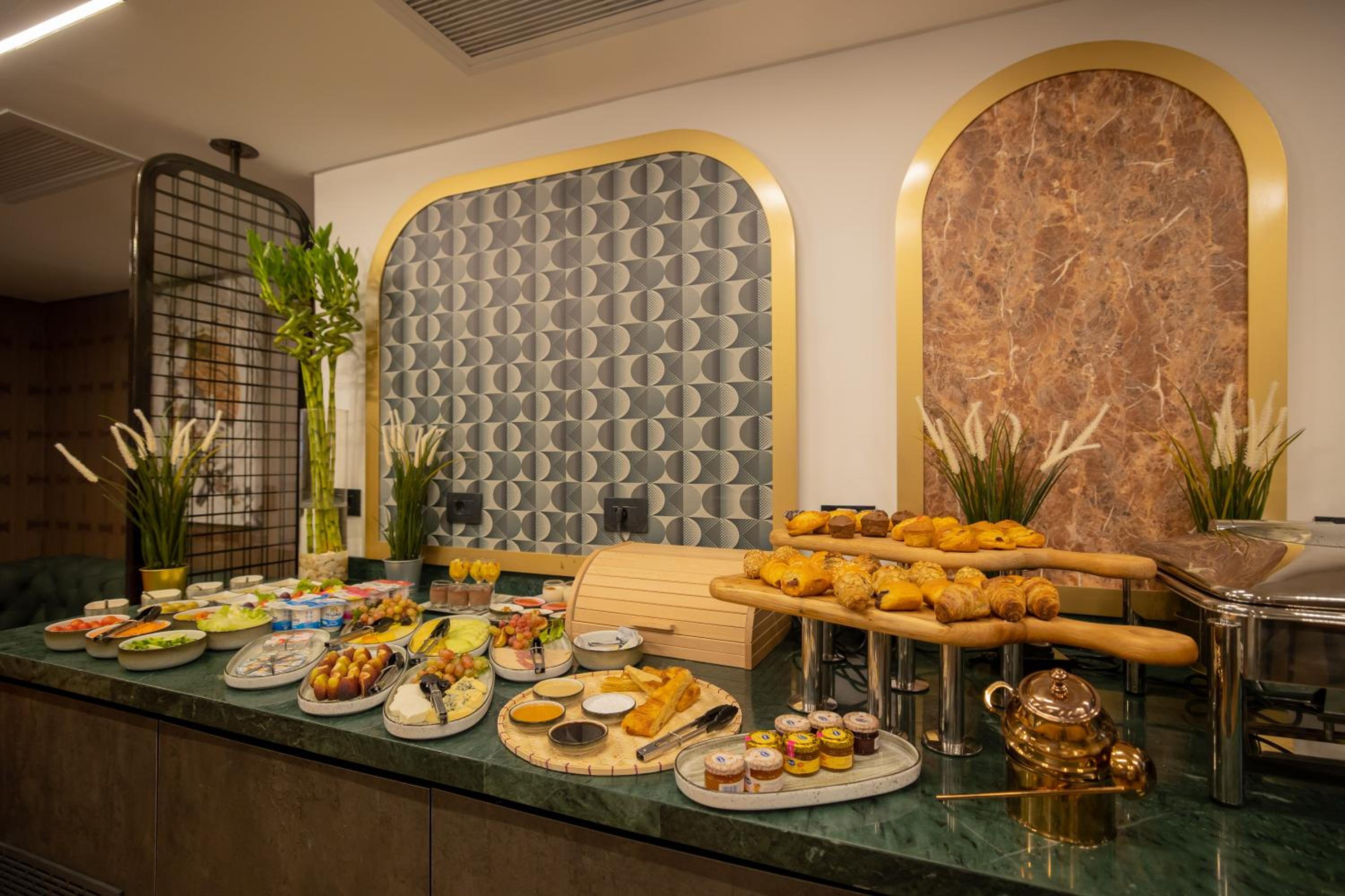 restaurant cafeteria