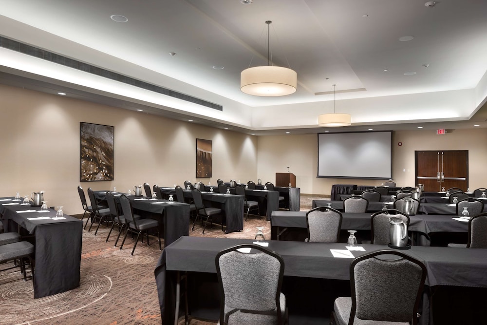 Doubletree By Hilton Hotel Lawrence 19/22