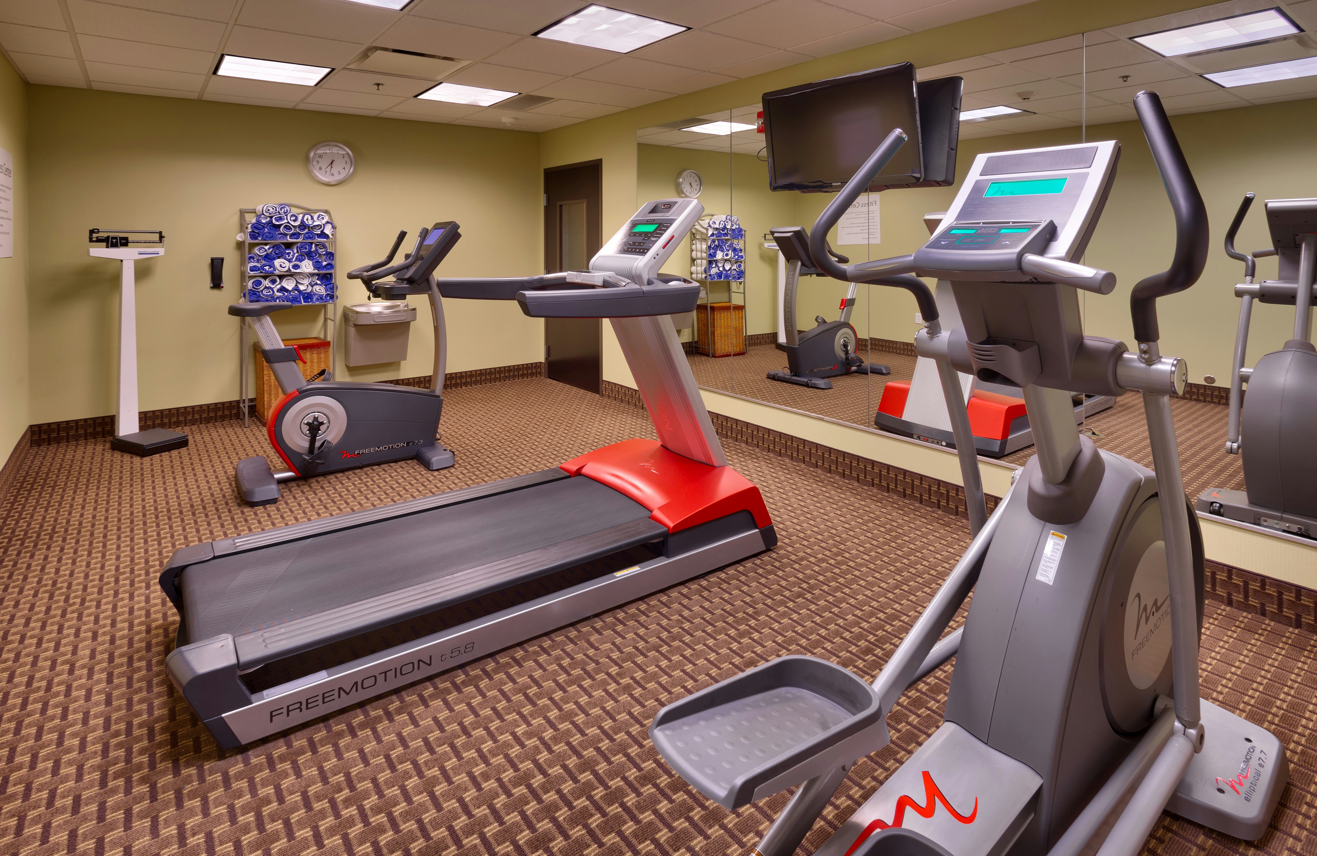 Holiday Inn Express Suites Overland Park 40/60