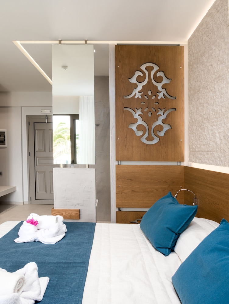 Deluxe, Double Bed, Sea View, Marinos Beach 2/3