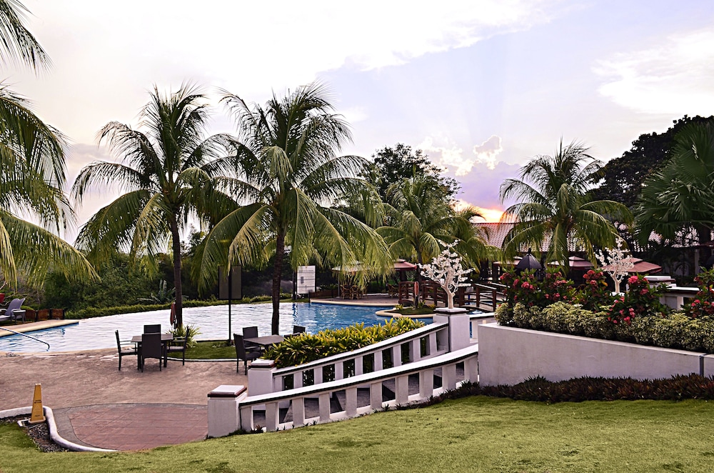 Thunderbird Resorts - Rizal 14/70
