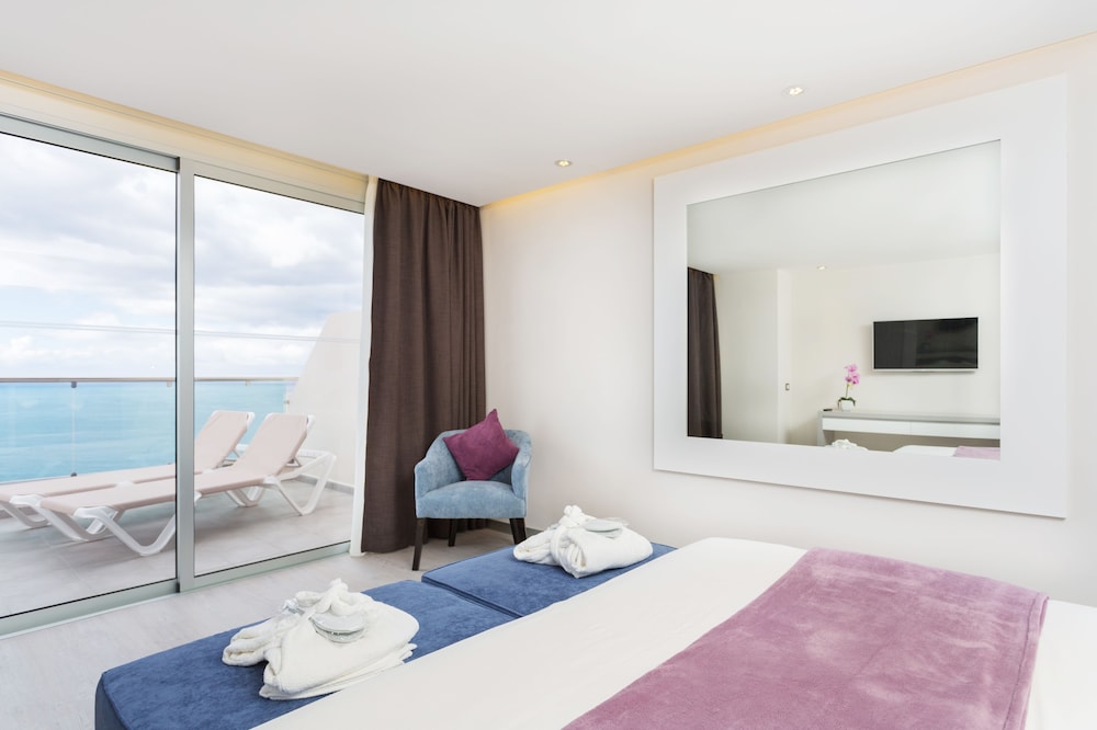 ROYAL SUN RESORT 17/74