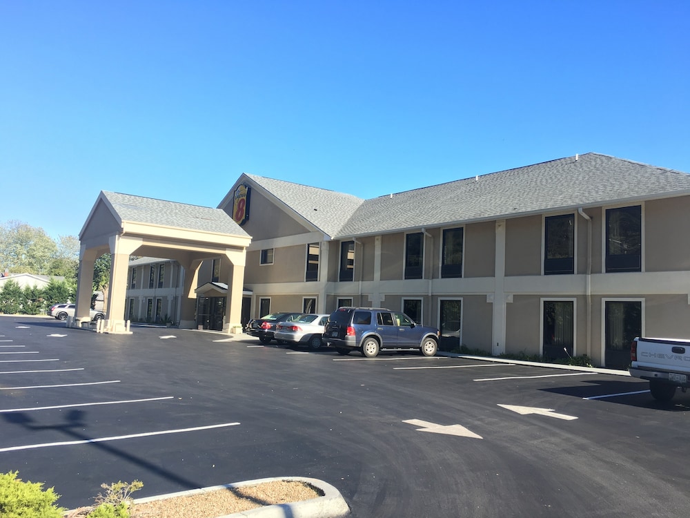 Super 8 by Wyndham Erwin 4/17