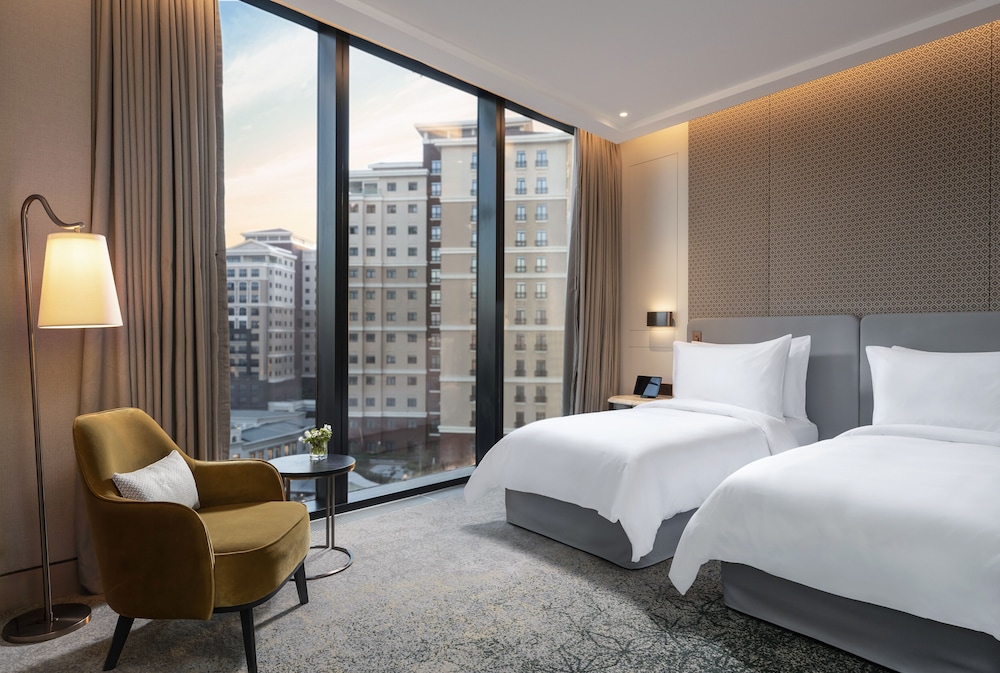 Club, Premier, Twin Beds, Square View