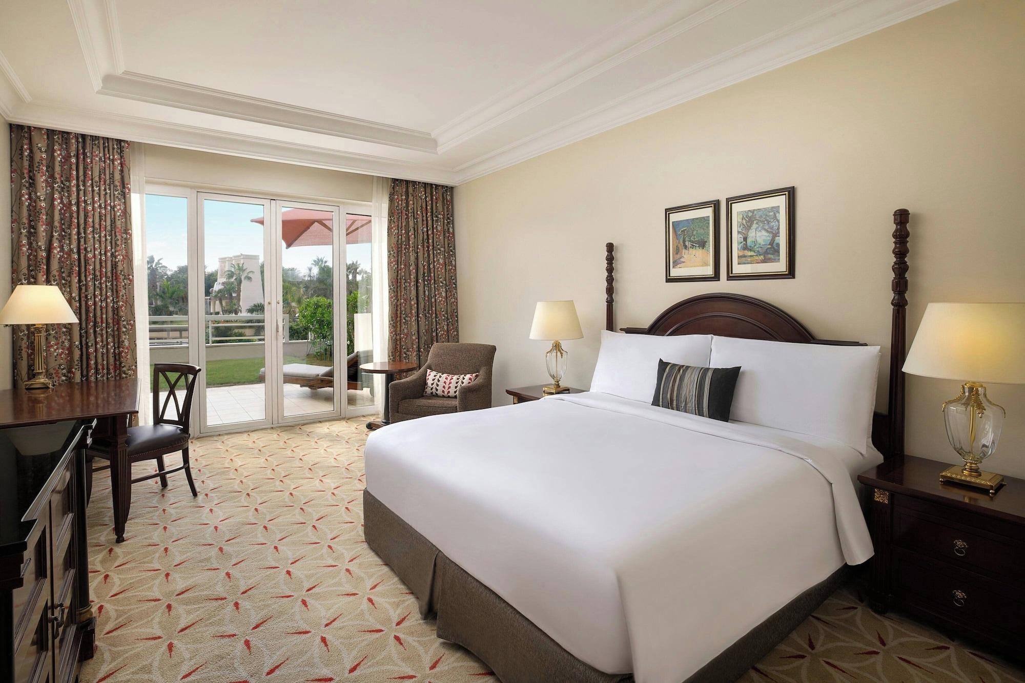 Deluxe, King Bed, Garden View, Garden Area