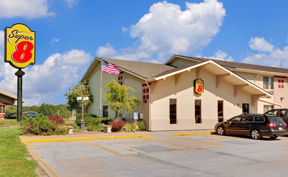 Super 8 By Wyndham Keokuk 1/21