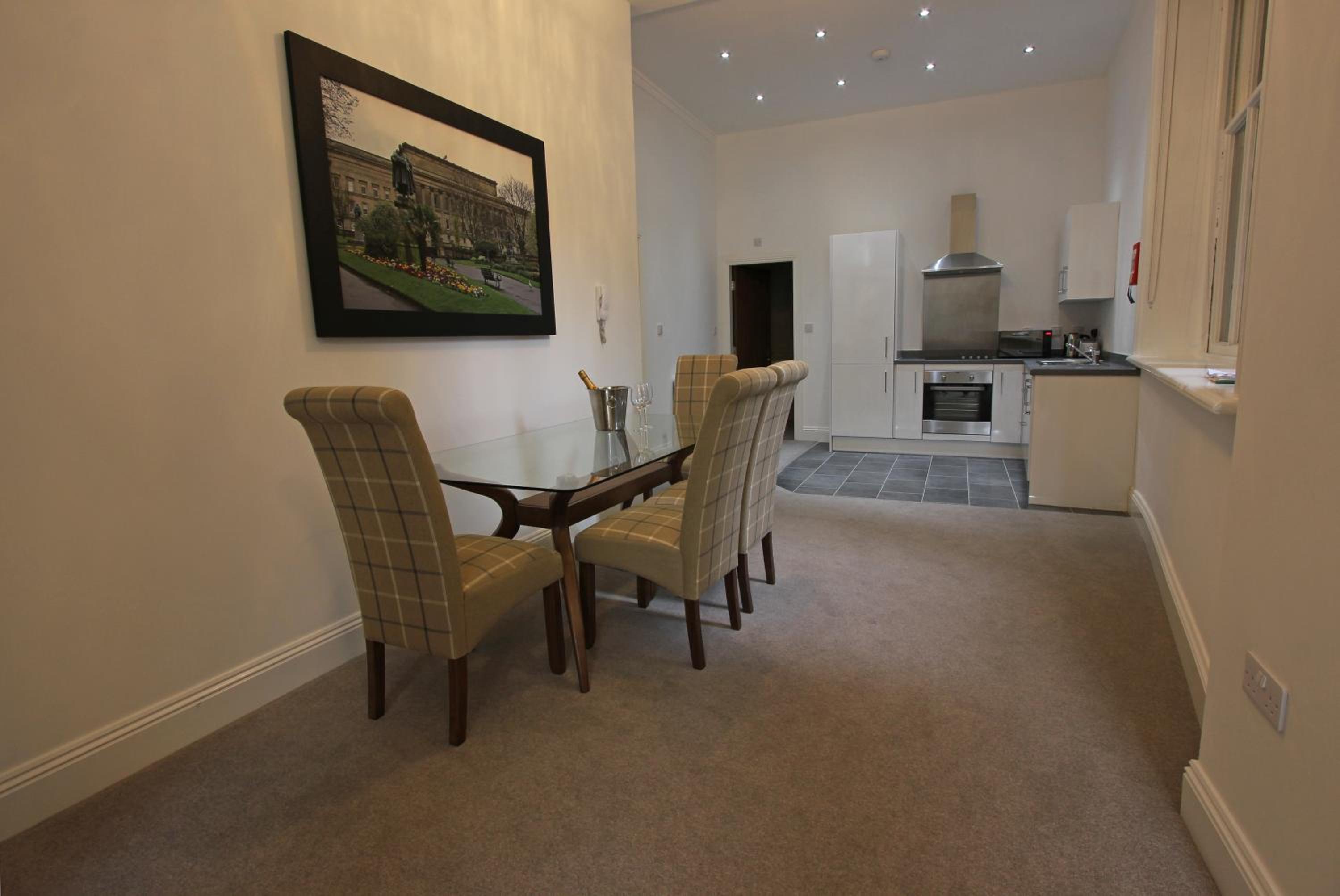 The Castle Collection - 14 Cook Street 17/19