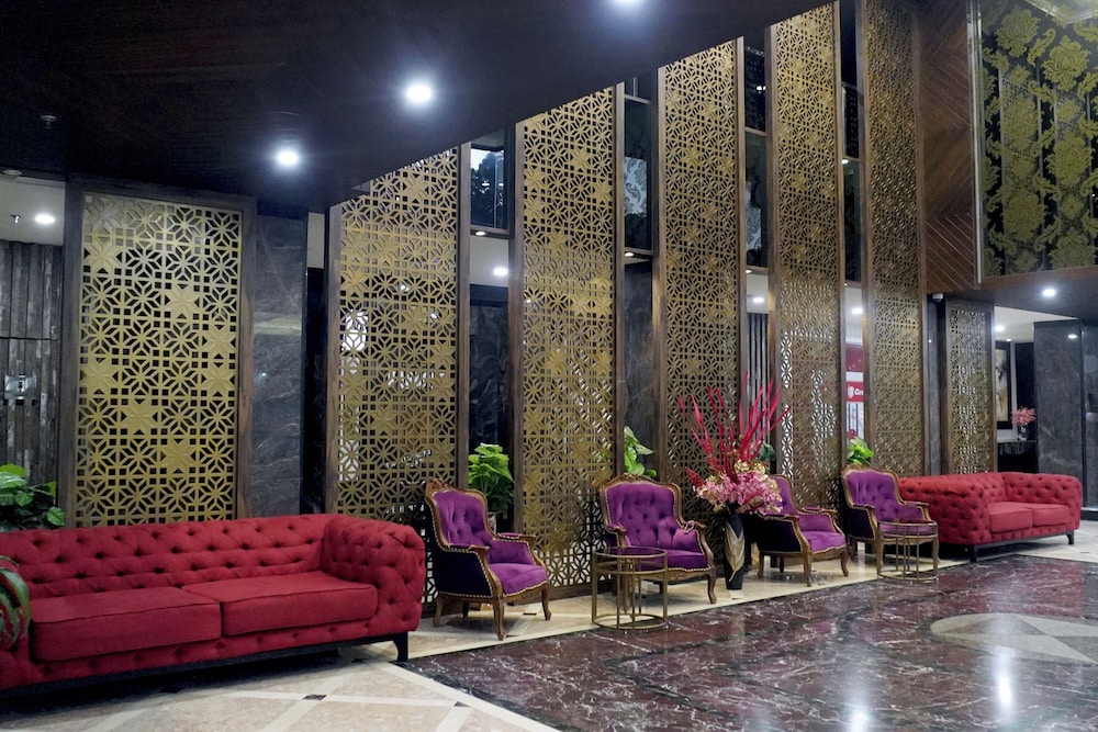Beverly Hotel Batam 25/50