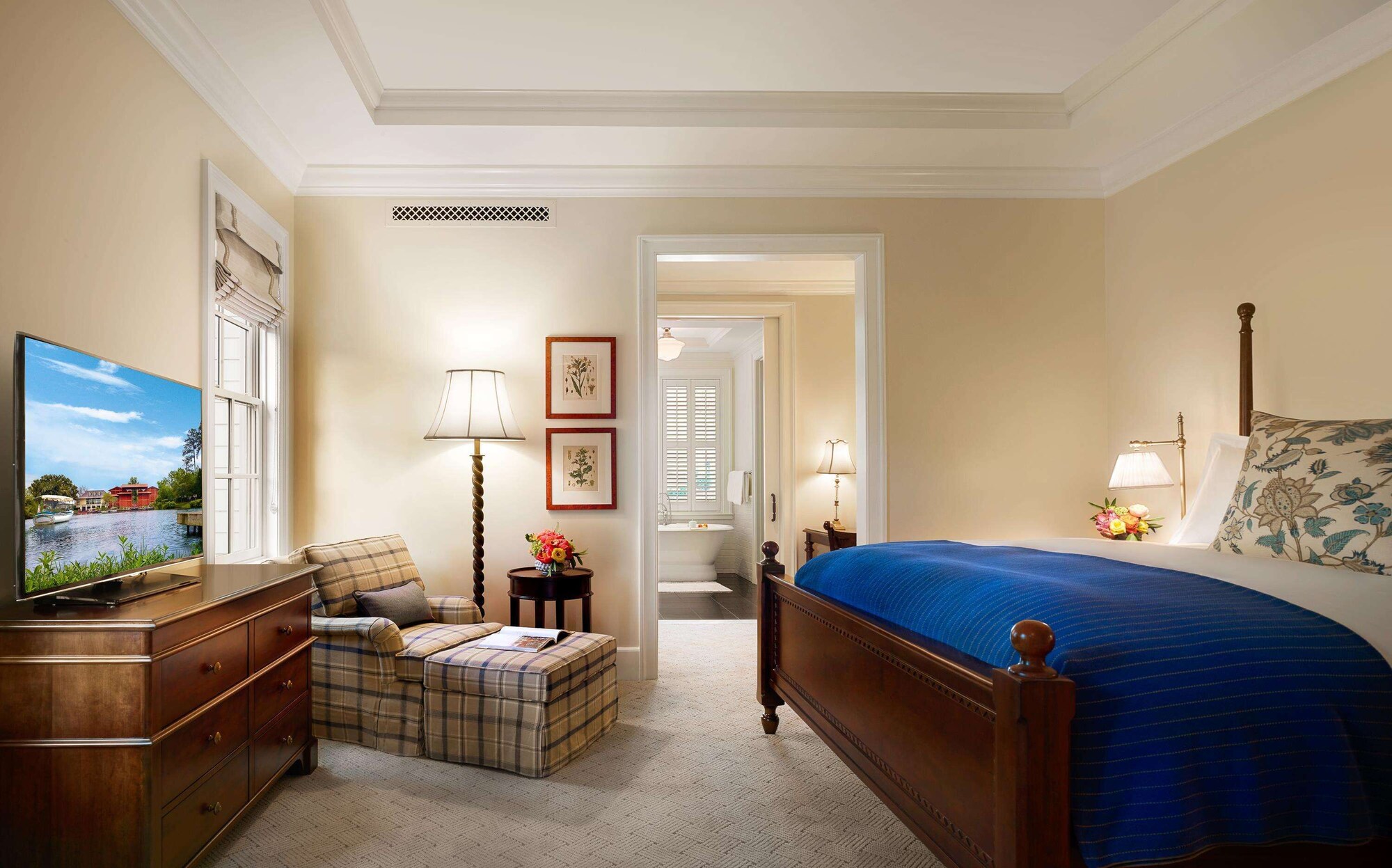 1 Bedroom, Suite, King Bed, Lagoon View, Sofa, Guest House