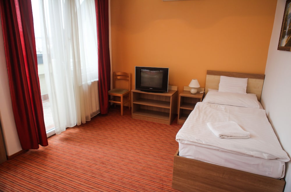STANDARD, TRIPLE, 3 BEDS