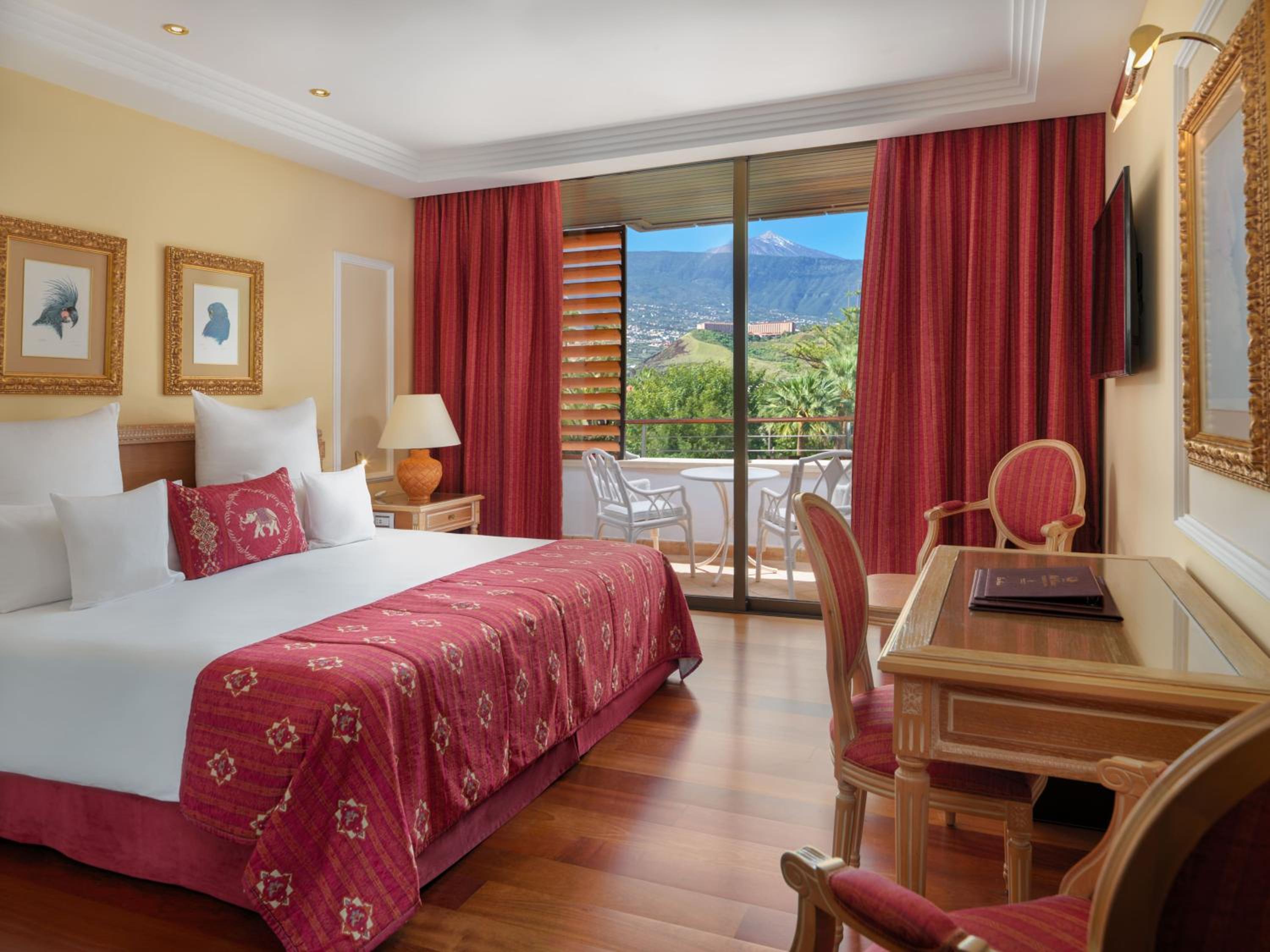 Deluxe, Double and Twin Beds, Spa View