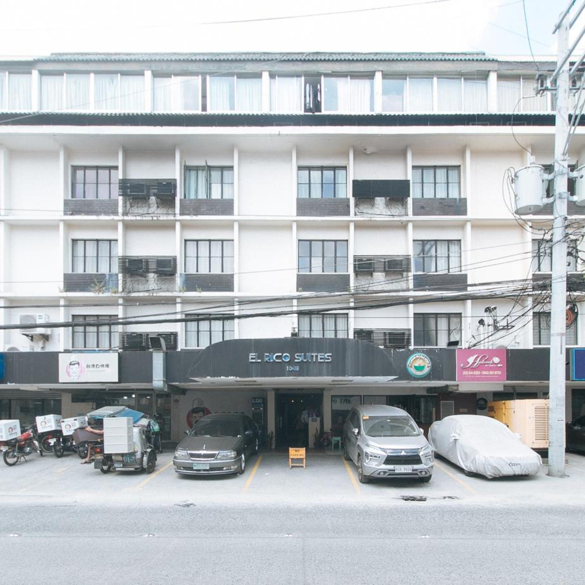 El Rico Suites 2/47