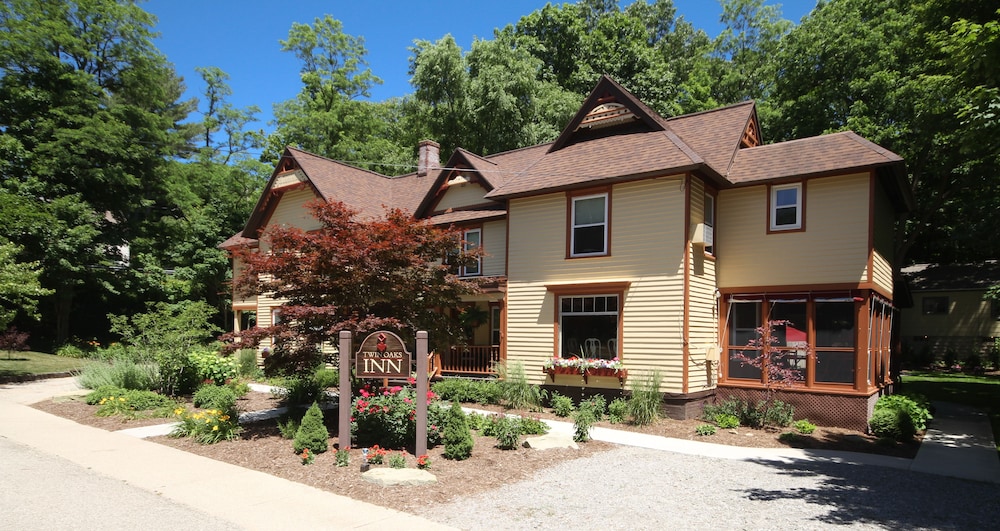 Twin Oaks Inn 1/69