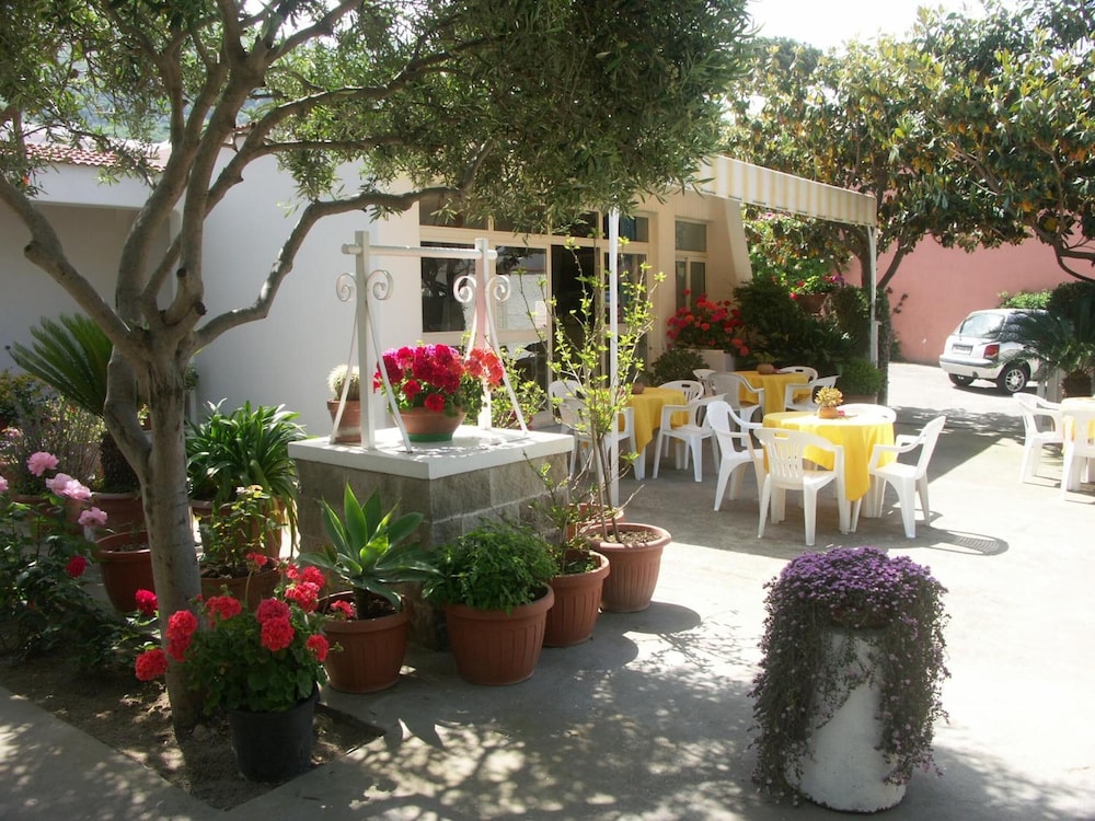 Hotel Villa Mena 36/50