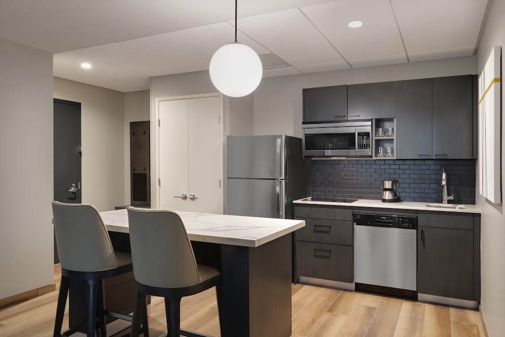 Hyatt House LAX - Century Blvd 40/50